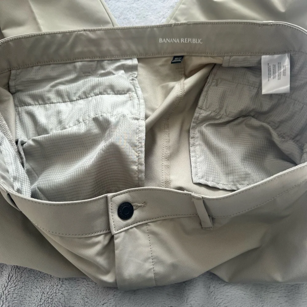 Banana Republic Men's Polyester Lightweight Tan‎ Beige Pants Size 40x32